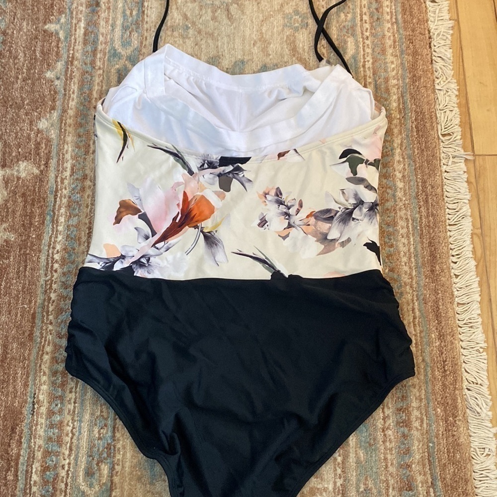 Athleta one piece swimsuit - Picture 4 of 5